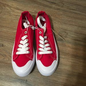 Joe Boxer round toe sneakers, size 5. New with Tag.